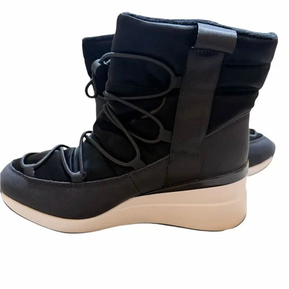 🌼🌟NWOT DKNY Women's Black and White Winter Boots - Picture 2 of 12